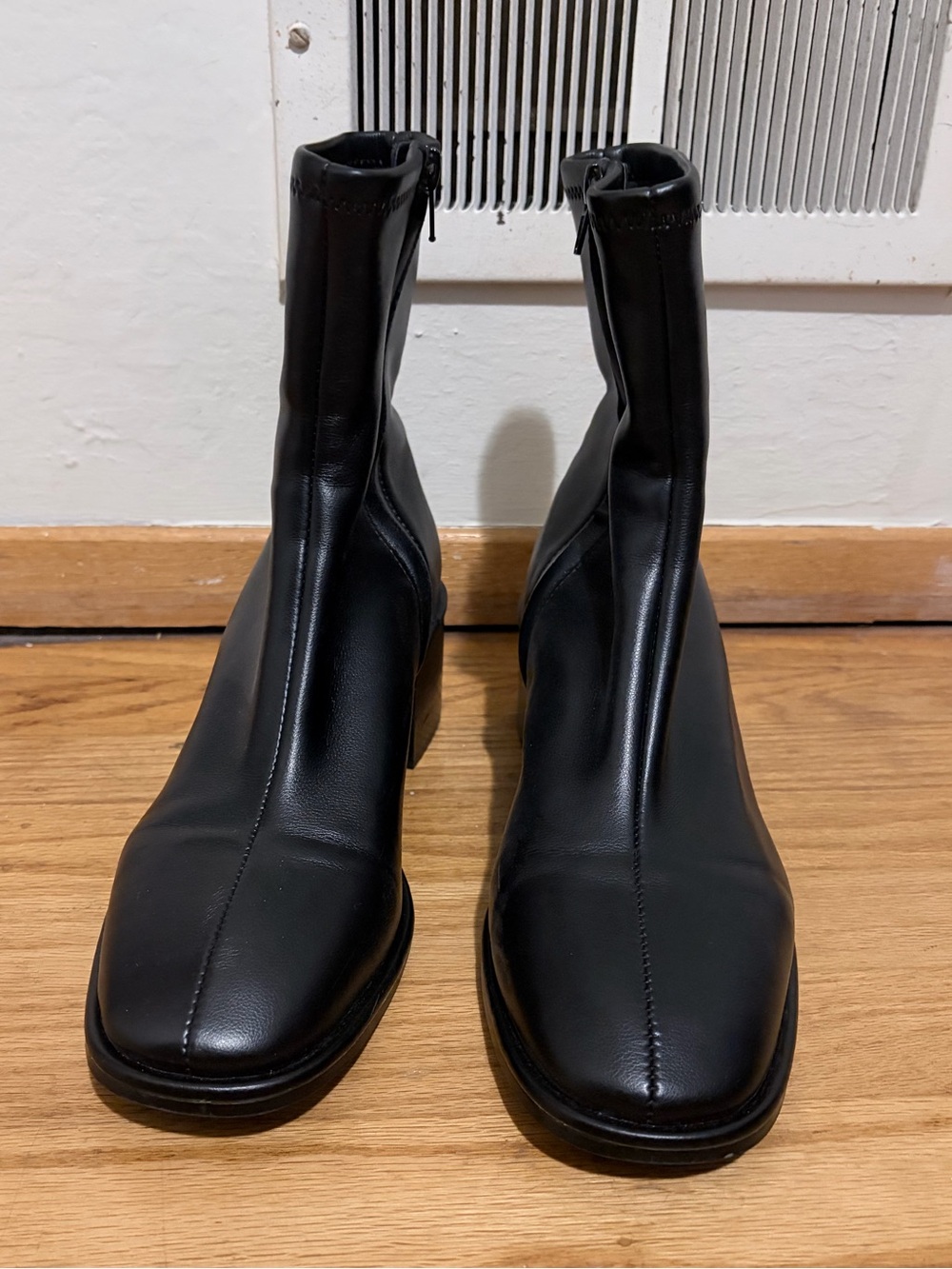 Almost New- Steve Madden Side Zip Leather Boot